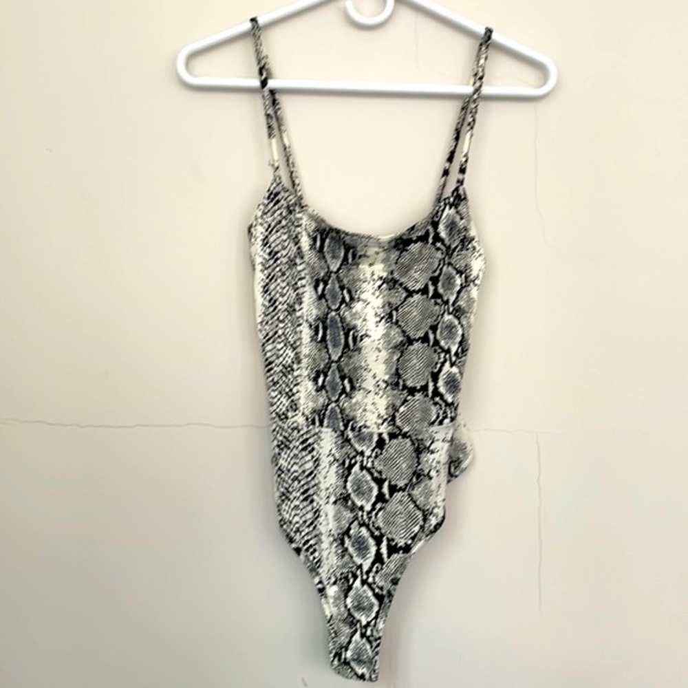 Pretty Little Thing Gray Snake Print Bodysuit, Size 4